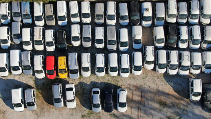 Binlerce araç yıllardır yediemin otoparklarında tutuluyor