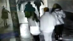 İstanbul Karaköy’de Türk bayrağını koparan şahsa esnaftan dayak