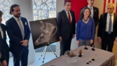 ABD’li milyarderin koleksiyonundaki 14 Anadolu kökenli eser, konsolosluğa teslim edildi