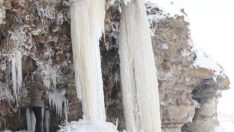 Ağrı’da sıcaklık eksi 25’e düştü! 5 metrelik buz sarkıtları oluştu