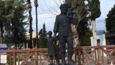 Akdenizli Noel Baba heykeli yeniden yerinde