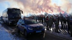 Beşiktaş taraftarından karlı havada takıma destek