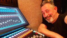 Cem Yılmaz’dan takiçisine jest: Güle güle kullan sevgili kardeşim