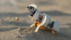 Çölde ağaç dikecek robot tasarladı