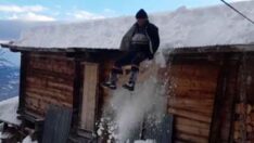 Dede ile torunu çatıdan kızakla kaydı