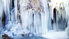 Doğu’da sıcaklık eksi 20’lerde: Şelaleler buz tuttu