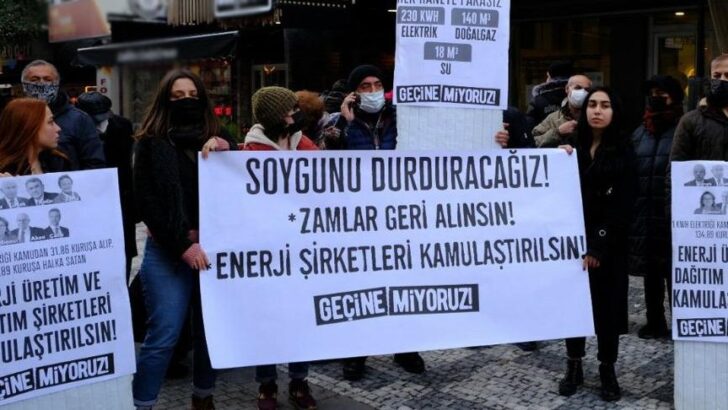 ‘Geçinemiyoruz’ diyenler elektrik zamlarını protesto etti