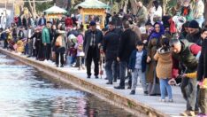 Güneşi gören Balıklıgöl’e koştu