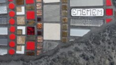 Kaldırım çatlaklarını mozaik sanatıyla onarıyor