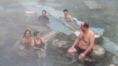 Kış ortasında antik havuzda yüzme keyfi