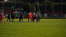 Ortalık karıştı! Bıçakla saldırıp tehdit ettiler