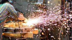 Sanayide elektrik kesintisiyle ilgili bakanlara dikkat çeken sorular: ‘Tepkiler üzerine geri adım mı atıldı?’