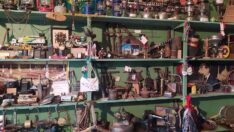 Şehir hayatından vazgeçip yerleştiği köyde evini müzeye çevirdi