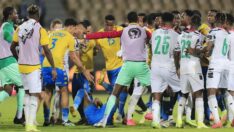 Tetteh, Boupendza’yı yumrukladı! Afrika Uluslar Kupası karıştı