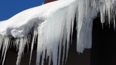 Uludağ’da 5 metrelik buz sarkıtları oluştu