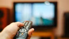 Uzun süre televizyon izlemek kan pıhtılaşması riskini artırıyor