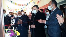 Vefat eden eşinin adını yaşatmak için kütüphane ve konferans salonu yaptırdı