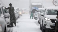 Yunanistan’da karda kapanan otoyol ülkeyi salladı: Tazminatın ardından istifa geldi