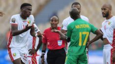 Zimbabve-Gine maçını yöneten Salima Mukansanga tarihe geçti