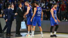 Anadolu Efes, dörtlü finalde