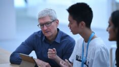Apple hissedarları Tim Cook’a savaş açıyor: Maaş ve ikramiyesi tepki çekti