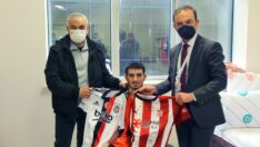 Beşiktaş hayranı hastaya Rıza Çalımbay’dan sürpriz