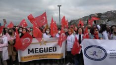 Beyaz önlük giyen güzellik uzmanlarından epilasyon eylemi