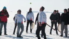 Donan Arin Gölü üzerinde ‘topa garani’ keyfi