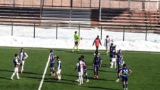 Sahaya giren davetsiz misafire hakem müdahalesi