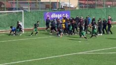 18 kırmızı kart çıktı, maç tatil edildi!