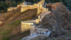 2 bin 800 yıllık kale ziyaretçilerini büyülüyor