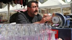 38 yıldır sanatını cama işliyor