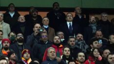 Beşiktaş Başkanı Ahmet Nur Çebi ilk yarı sonunda stattan ayrıldı