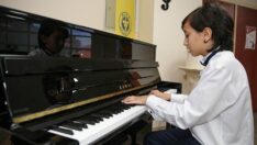 Bucalı küçük piyanist başarıya doymuyor
