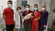 Corona olan 30 günlük bebekten sevindiren haber