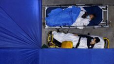 Covid-19’da felaketi yaşıyorlar: Hastalar, yaşamını yitirenlerle aynı yerde kalıyor