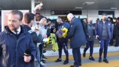 Fenerbahçe, Alanya’da çiçeklerle karşılandı