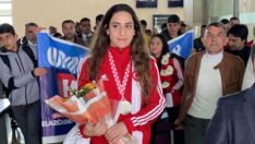 Gizem Özer’e coşkulu karşılama