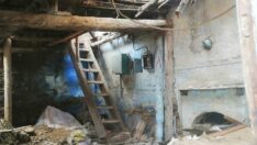 İçinden yol geçen tarihi konak yok oluyor