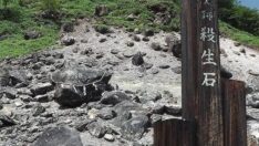 Japonya’da endişe yaratan görüntü: Şeytani güçleri hapseden kaya parçalandı