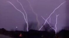 Nadir görülen ‘ters yıldırım’ı kameralar kaydetti