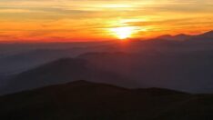 Nemrut Dağı ziyaretçi akınına uğruyor