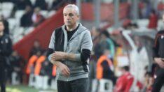 Rıza Çalımbay: Elinde ne kadar defans oyuncusu varsa oyuna aldı