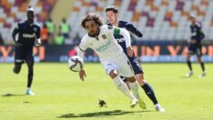 Sadık Çiftpınar taraftarla tartıştı, oyundan çıkmak istedi