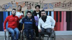 Şampiyon sporculardan öğretmenlerine vefa ziyareti