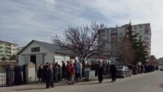 Yağın litresi 26 TL’den satışa çıktı, halk kuyruğa girdi