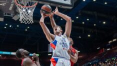 Anadolu Efes seride öne geçti