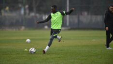 Bursaspor’da kadro dışı kalan Thievy Bifouma’yı affedildi