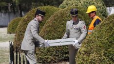 Çanakkale’de 107 yıl sonra bulunan 17 Fransız askerin kemikleri defnedildi