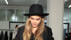 Cara Delevigne’in elinden düşmüyor… İşte stres seviyesini düşüren yöntem…